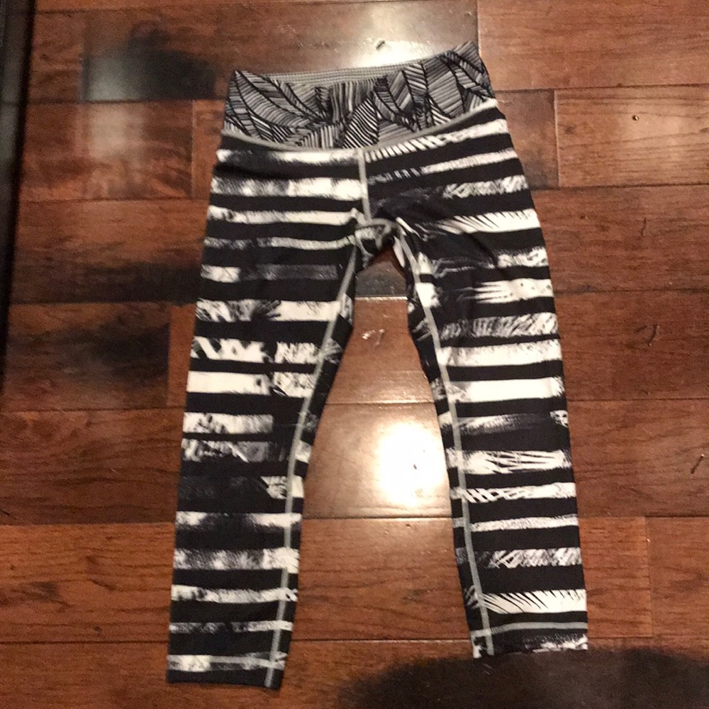 ❌sold❌Luluelemon Capri size 4